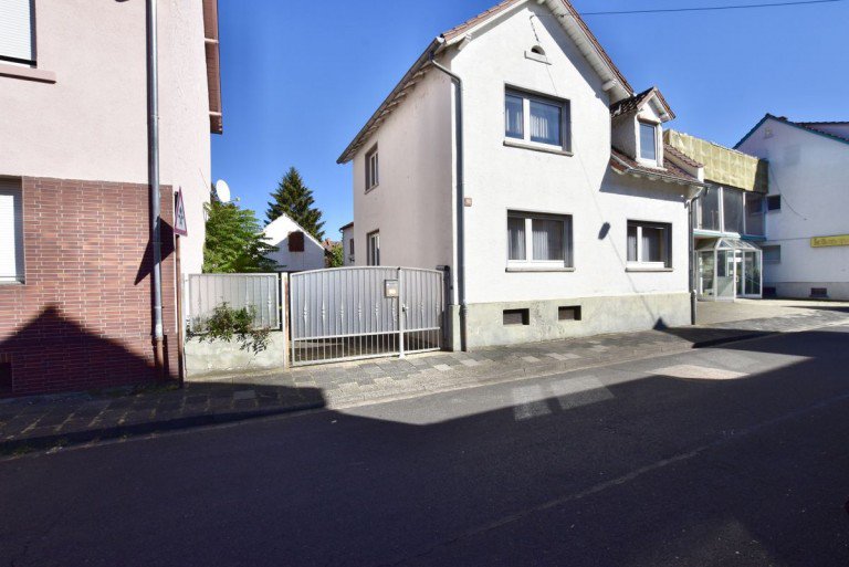  Hanau Einfamilienhaus VERKAUFT! Sanierungsbed�rftiges1-2 Fam. Haus mit Nebengeb�ude & Garagenhaus