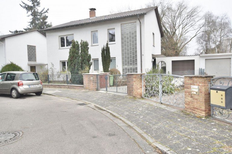 DSC 1021 Hanau Kesselstadt Zweifamilienhaus +++ ERFOLGREICH VERKAUFT +++ GEPFLEGTES 2-FAMILIENHAUS, GUTER GRUNDRISS, GARAGE & STELLPLATZ,